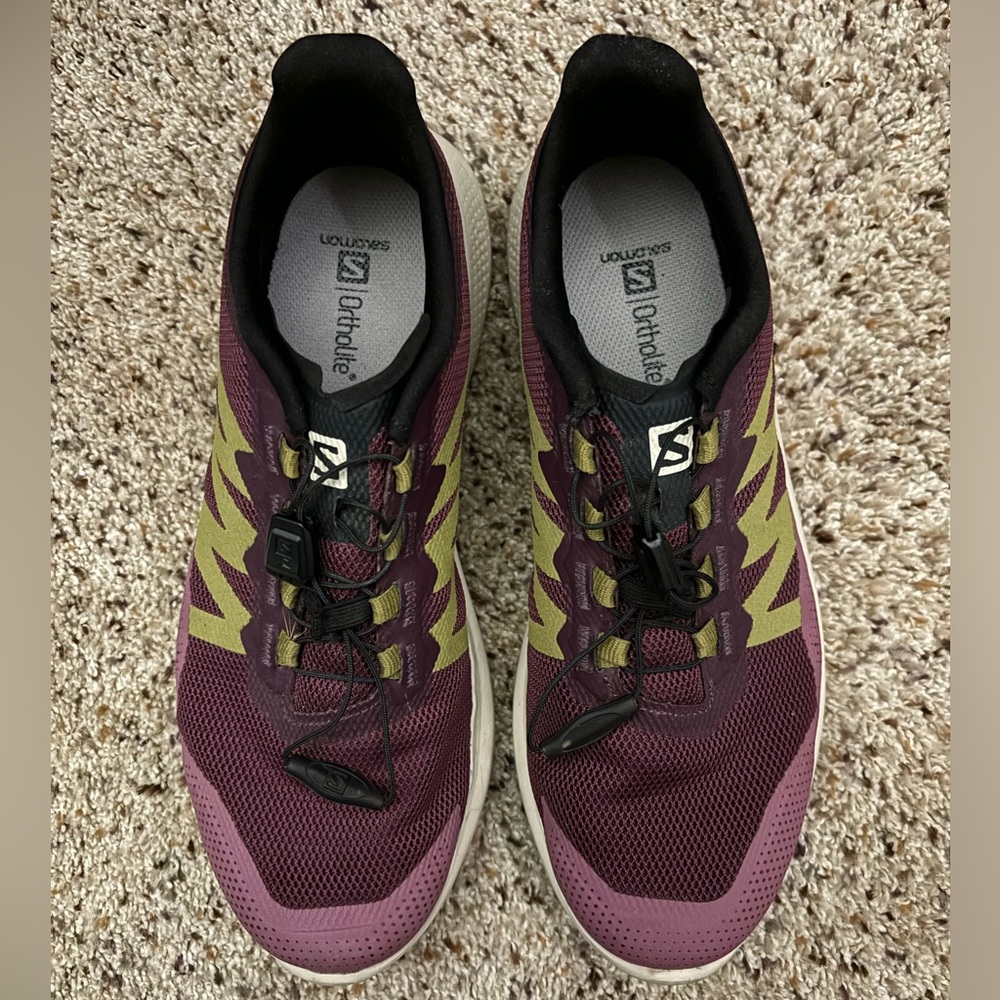 Trail running shoes